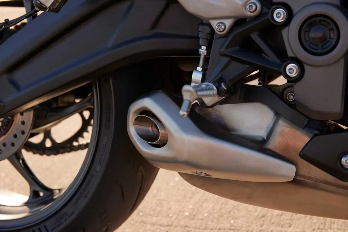 Triumph Daytona 660: sportiva con classe  (14)