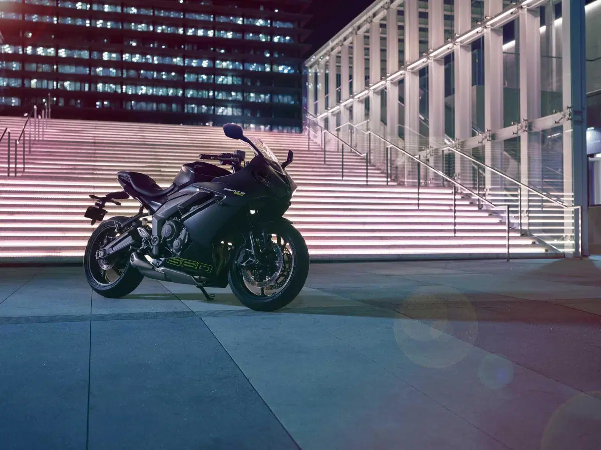 Triumph Daytona 660: sportiva con classe  (3)