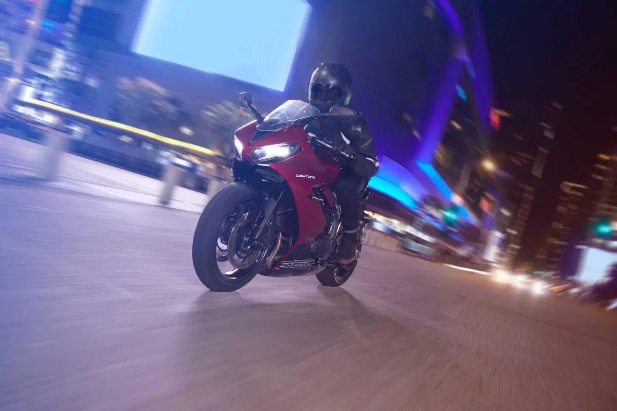 Triumph Daytona 660: sportiva con classe  (4)