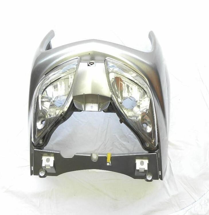 Cupolino anteriore completo di faro Yamaha X-Max 1 (2)