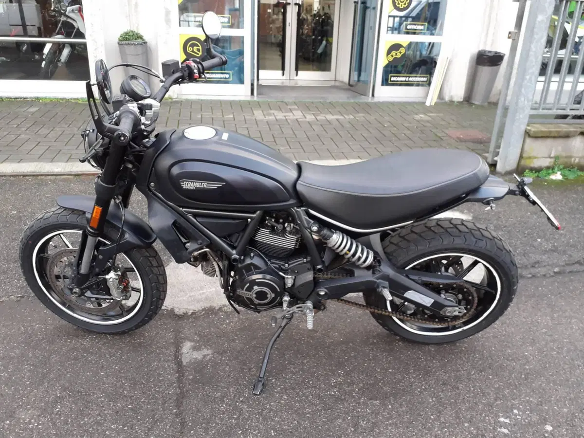 Ducati Scrambler 800 Icon Dark (2021 - 22) (2)