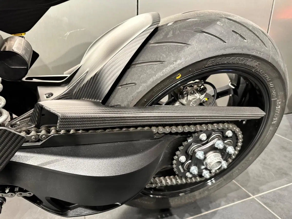 KTM 1290 Super Duke RR (2023) (15)