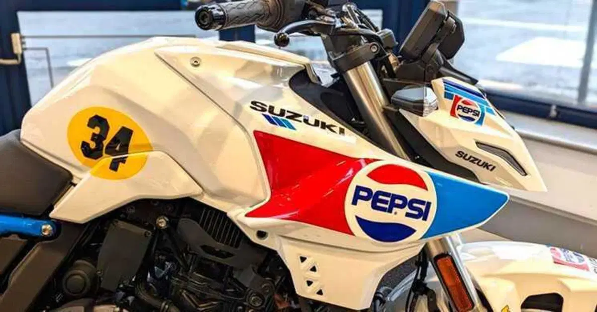 Suzuki GSX-8S con i colori di Kevin Schwantz, il pilota leggendario che fa sognare