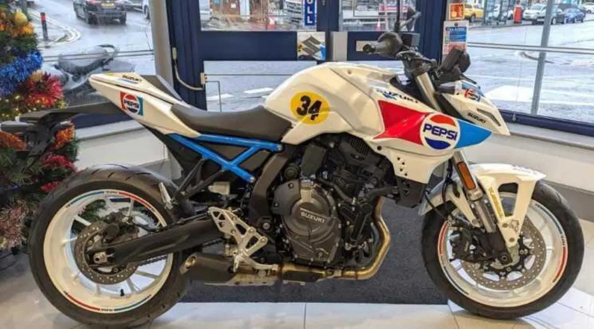 Suzuki GSX-8S con i colori di Kevin Schwantz, il pilota leggendario che fa sognare (4)