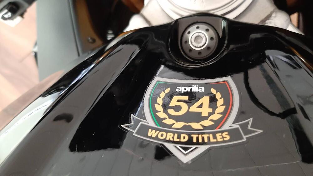 Aprilia RSV4 1100 Factory (2021 - 24) (4)