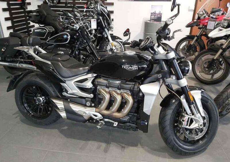 Triumph Rocket 3 R (2019 - 20), prezzo e scheda tecnica 