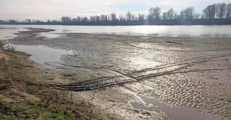 Corte Sant&rsquo;Andrea: si allenano con le moto da fuoristrada nella golena del Po