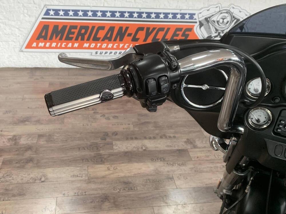 Harley-Davidson 1690 Street Glide (2011 - 13) - FLHX (3)