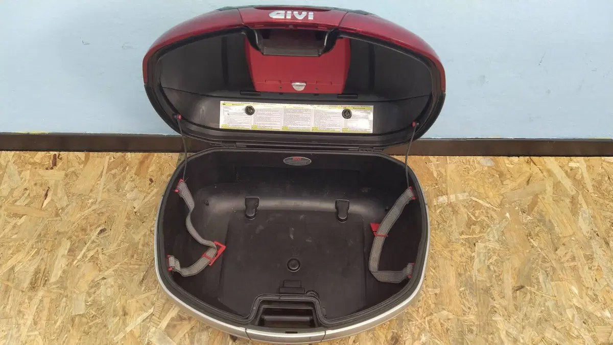BAULETTO GIVI V46 MONOLOCK (3)