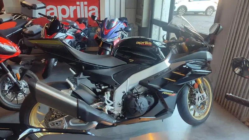 Aprilia RSV4 1100 Factory (2021 - 24) (2)