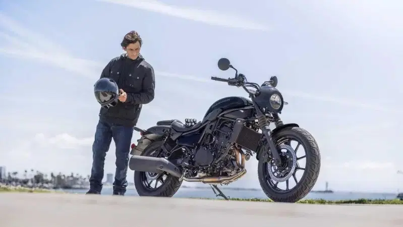 Kawasaki a MBE 2024 con l'intera gamma, compresa la nuova Eliminator 500