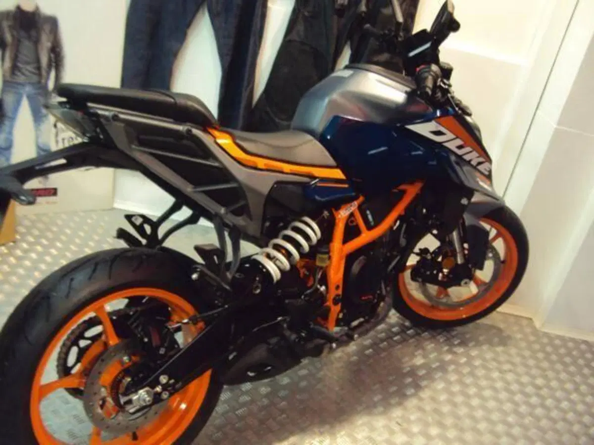 KTM 390 Duke (2024 - 25) (2)