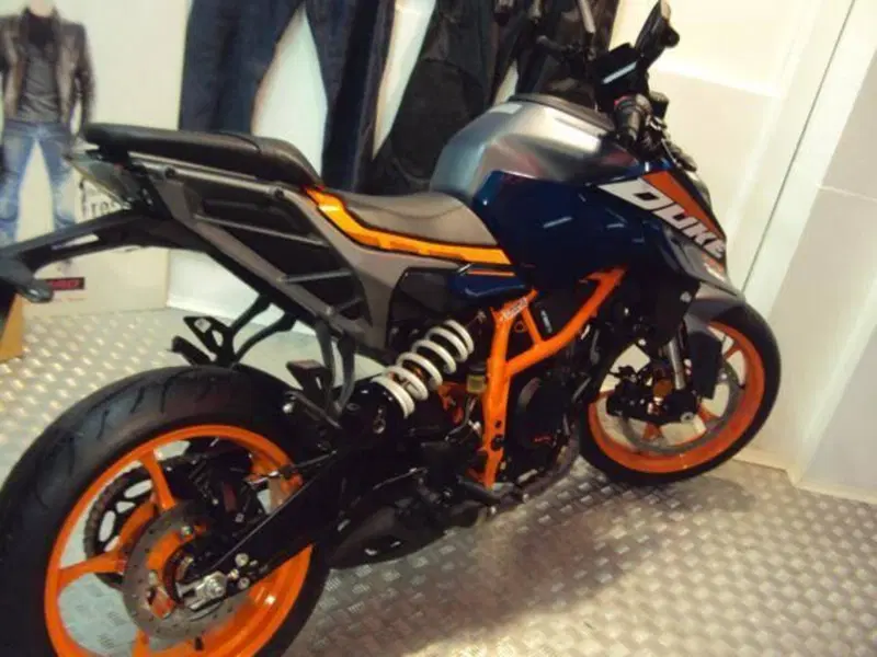KTM 390 Duke (2024 - 25) (2)