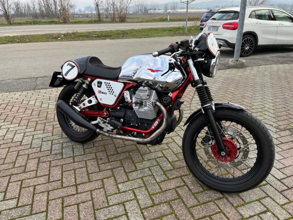Moto Guzzi V7 Racer (2012 - 14) (2)