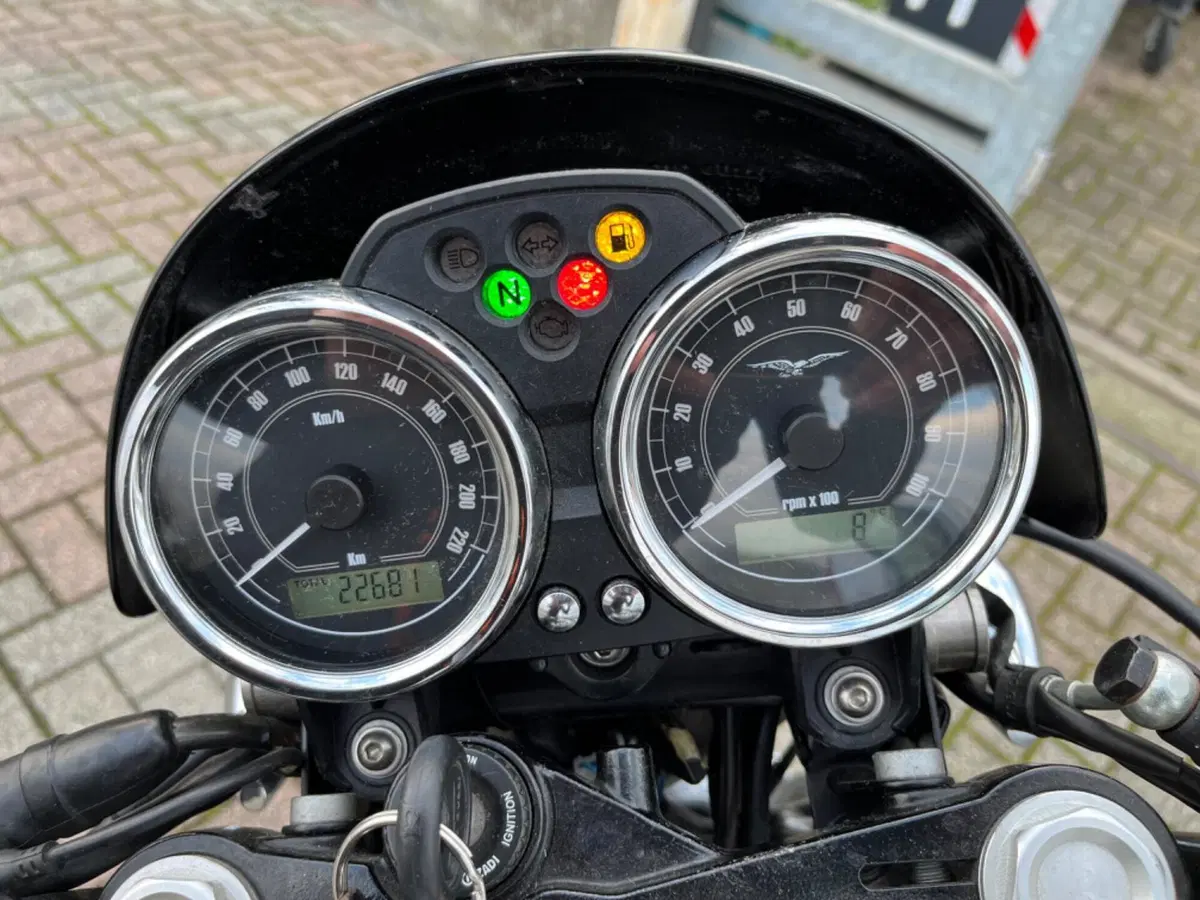 Moto Guzzi V7 Racer (2012 - 14) (15)