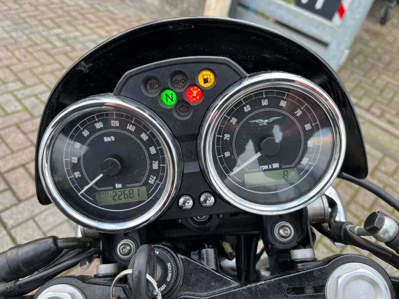 Moto Guzzi V7 Racer (2012 - 14) (15)