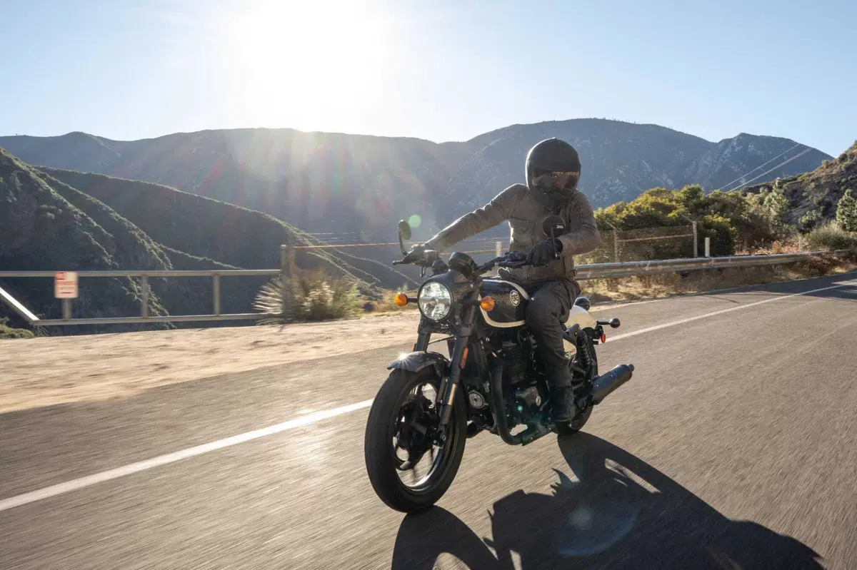 Royal Enfield Shotgun 650 TEST: Coast to Coast, spendendo il giusto. Impressioni di guida e prezzo [VIDEO E GALLERY]