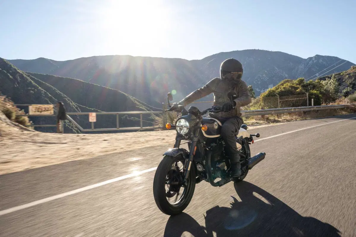 Royal Enfield Shotgun 650 TEST: Coast to Coast, spendendo il giusto. Impressioni di guida e prezzo [VIDEO E GALLERY] (2)