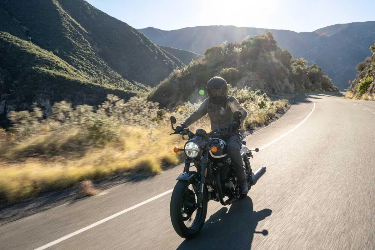 Royal Enfield Shotgun 650 TEST: Coast to Coast, spendendo il giusto. Impressioni di guida e prezzo [VIDEO E GALLERY] (7)