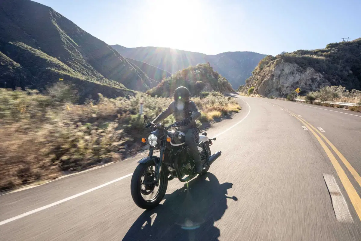 Royal Enfield Shotgun 650 TEST: Coast to Coast, spendendo il giusto. Impressioni di guida e prezzo [VIDEO E GALLERY] (9)