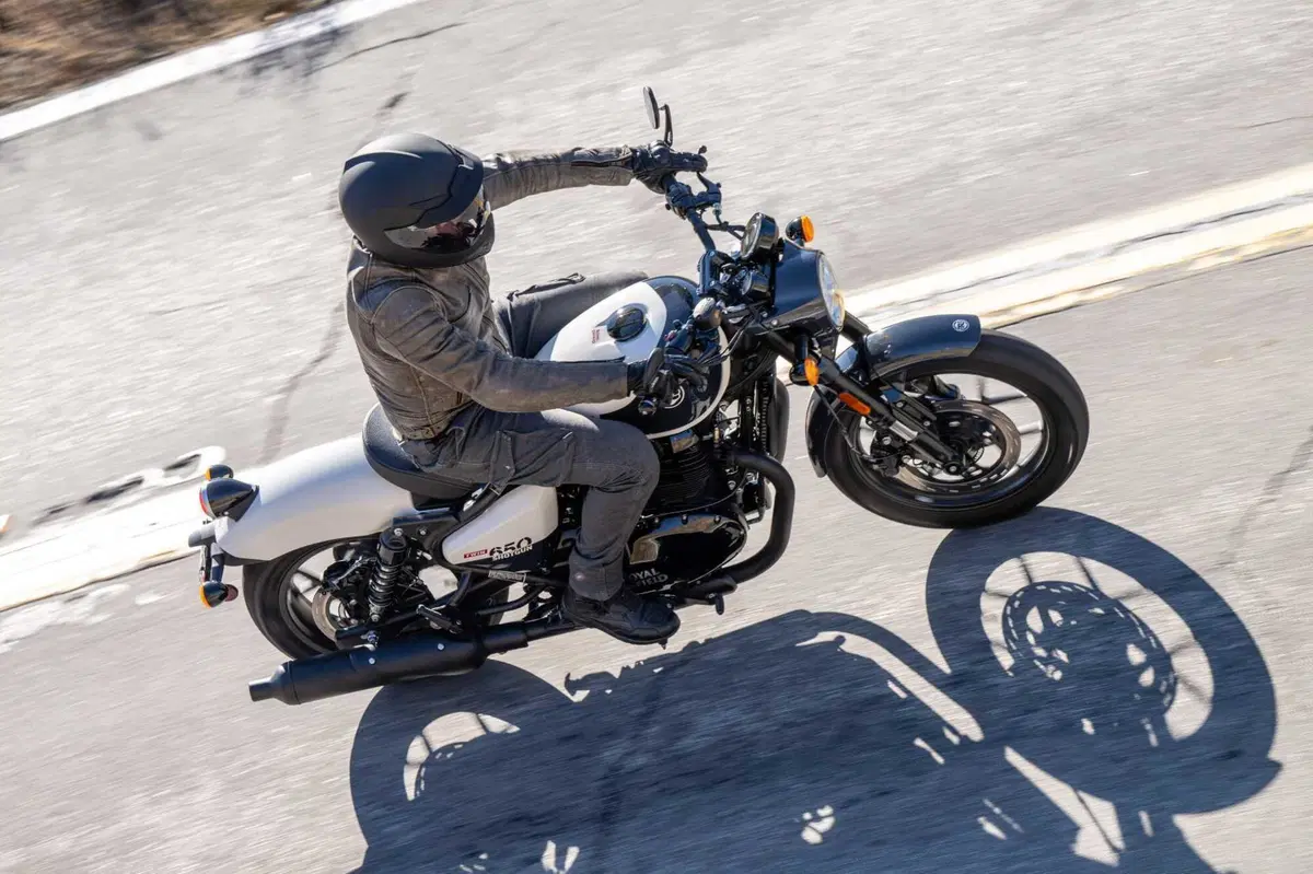 Royal Enfield Shotgun 650 TEST: Coast to Coast, spendendo il giusto. Impressioni di guida e prezzo [VIDEO E GALLERY] (23)