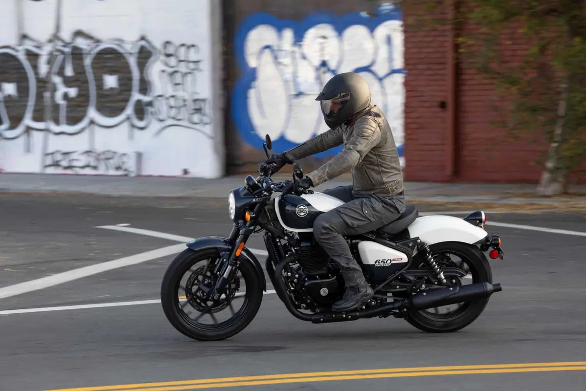 Royal Enfield Shotgun 650 TEST: Coast to Coast, spendendo il giusto. Impressioni di guida e prezzo [VIDEO E GALLERY] (31)