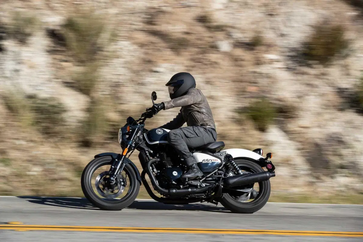 Royal Enfield Shotgun 650 TEST: Coast to Coast, spendendo il giusto. Impressioni di guida e prezzo [VIDEO E GALLERY] (35)