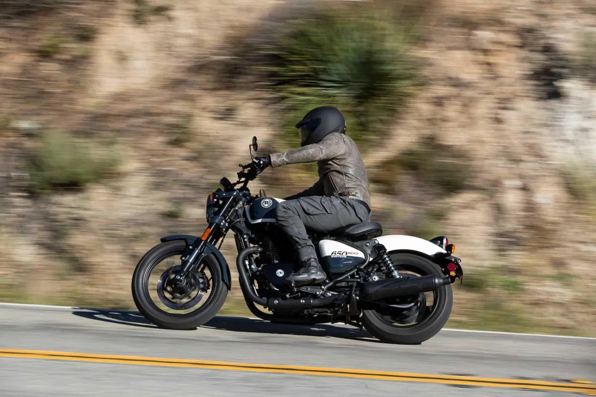 Royal Enfield Shotgun 650 TEST: Coast to Coast, spendendo il giusto. Impressioni di guida e prezzo [VIDEO E GALLERY] (36)
