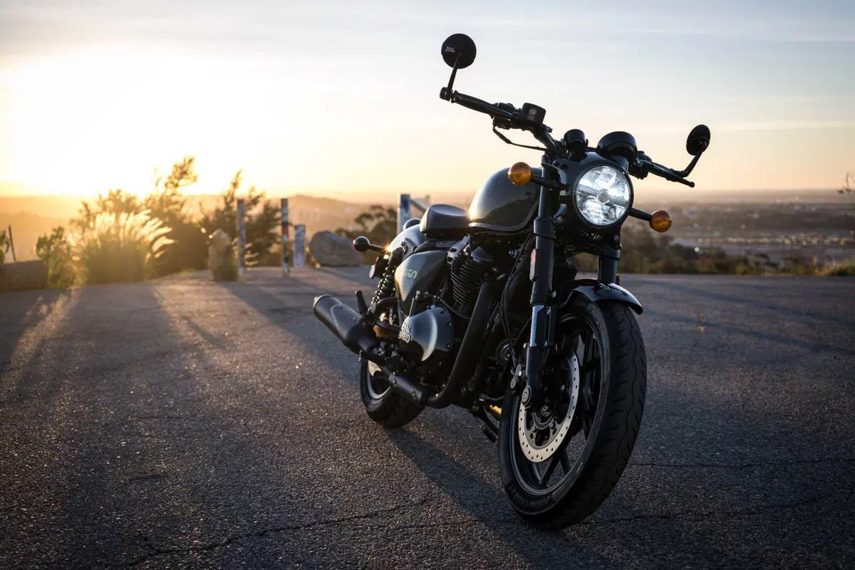 Royal Enfield Shotgun 650 TEST: Coast to Coast, spendendo il giusto. Impressioni di guida e prezzo [VIDEO E GALLERY] (3)