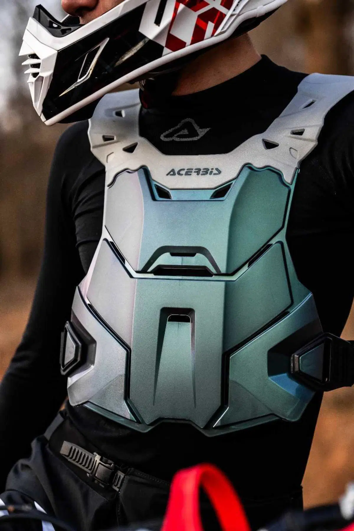 Nuova colorazione per la pettorina Acerbis Linear (3)