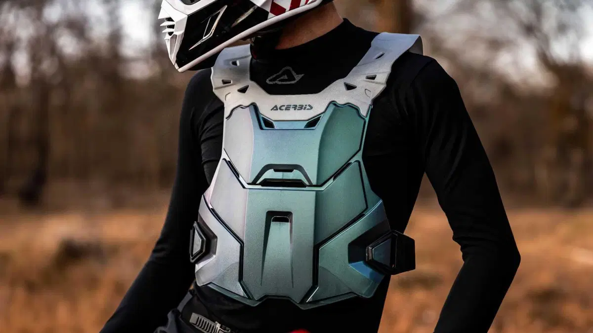 Nuova colorazione per la pettorina Acerbis Linear (4)