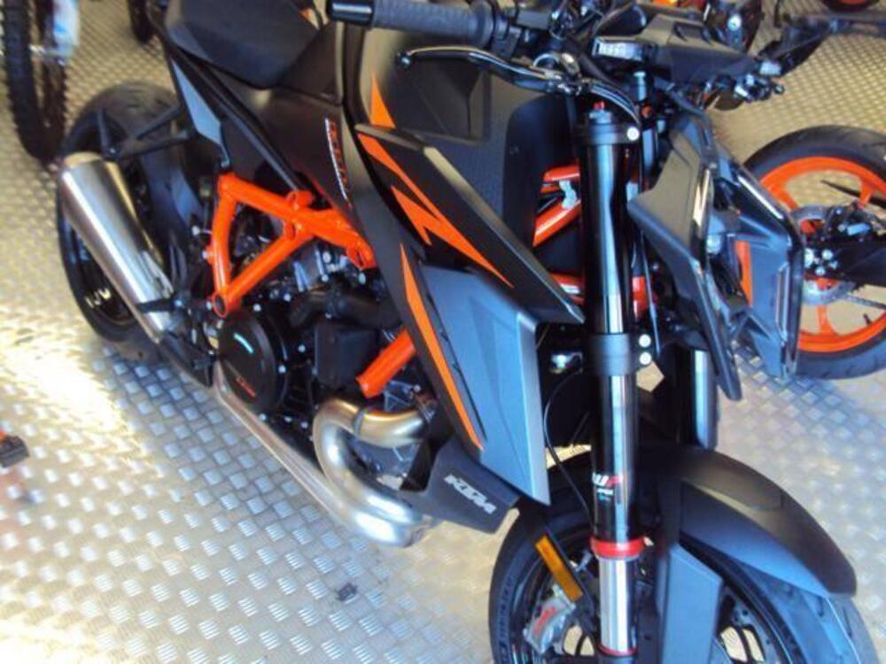 KTM 1390 Super Duke R (2024) (2)