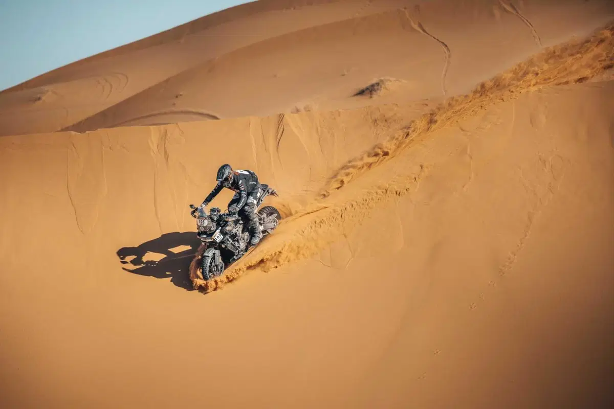 Africa Eco Race D2. En-plein Aprilia-Cerutti (3)