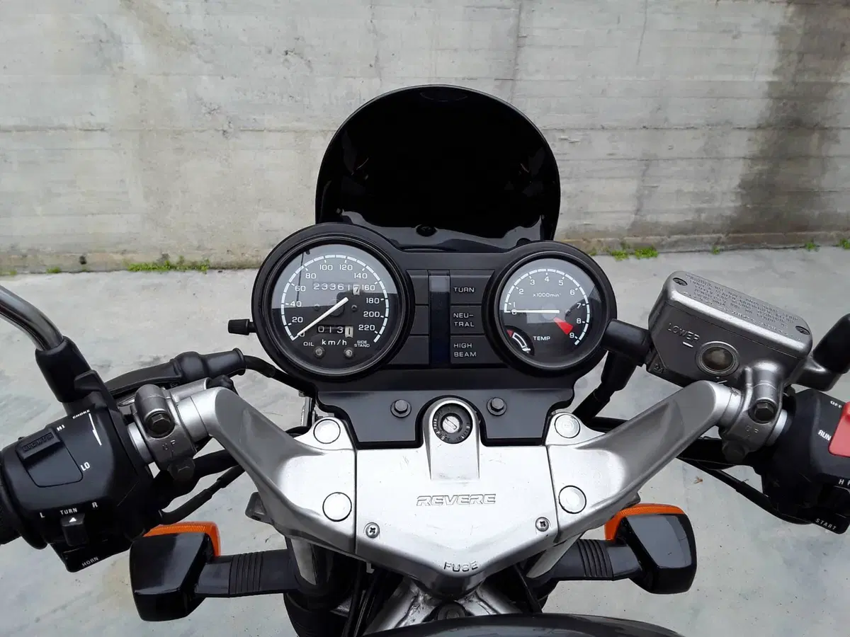 Honda NTV 650 (1988 - 01) (2)