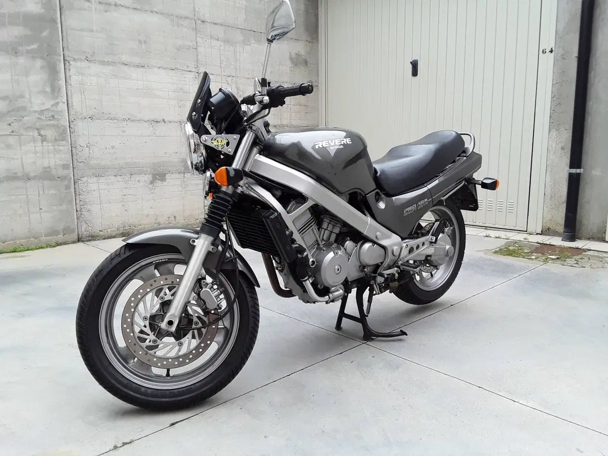 Honda NTV 650 (1988 - 01) (4)