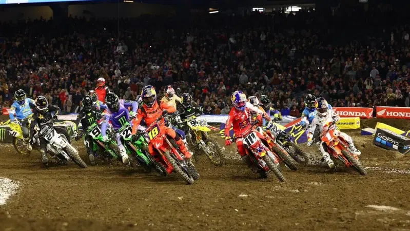 Jorge Prado vince il primo "Heat" nel Supercross