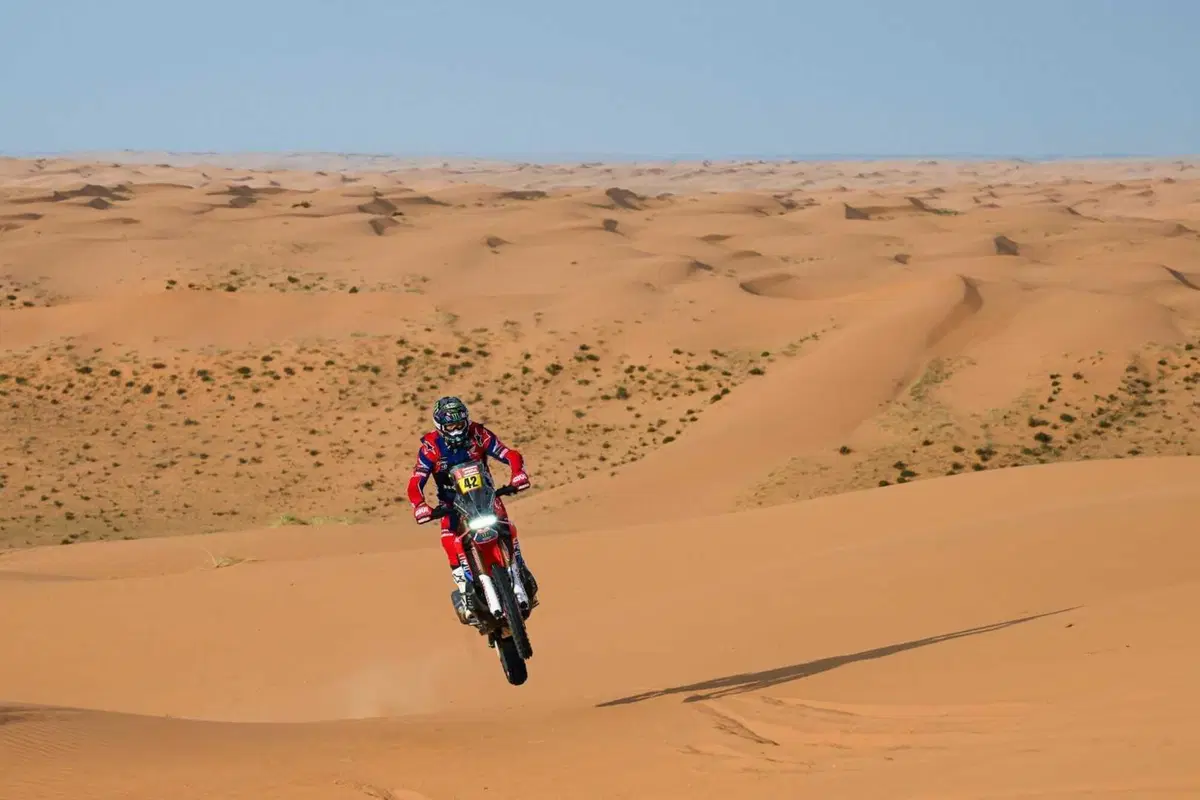 Dakar 24. S9. Al Ula. Attacco Honda, protezione Audi [GALLERY] (9)