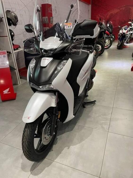 Honda SH 150i Sport (2022 - 24) (4)