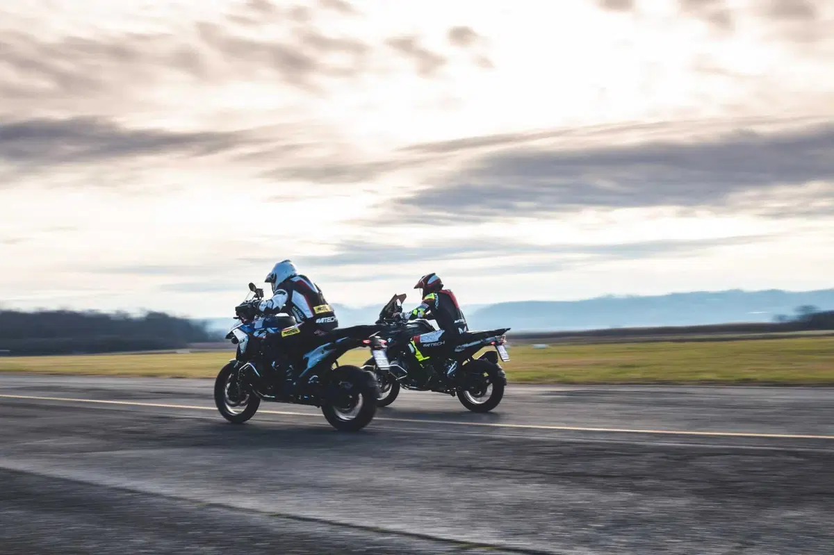 BMW R1300GS VS R1250GS, la SFIDA! Velocità, accelerazione, peso, consumi: tutta la verità [VIDEO]