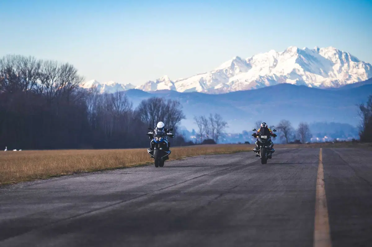BMW R1300GS VS R1250GS, la SFIDA! Velocità, accelerazione, peso, consumi: tutta la verità [VIDEO] (2)