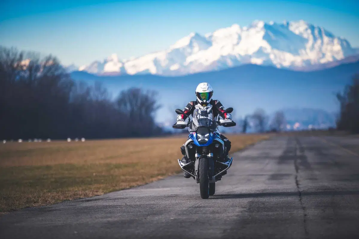 BMW R1300GS VS R1250GS, la SFIDA! Velocità, accelerazione, peso, consumi: tutta la verità [VIDEO] (6)