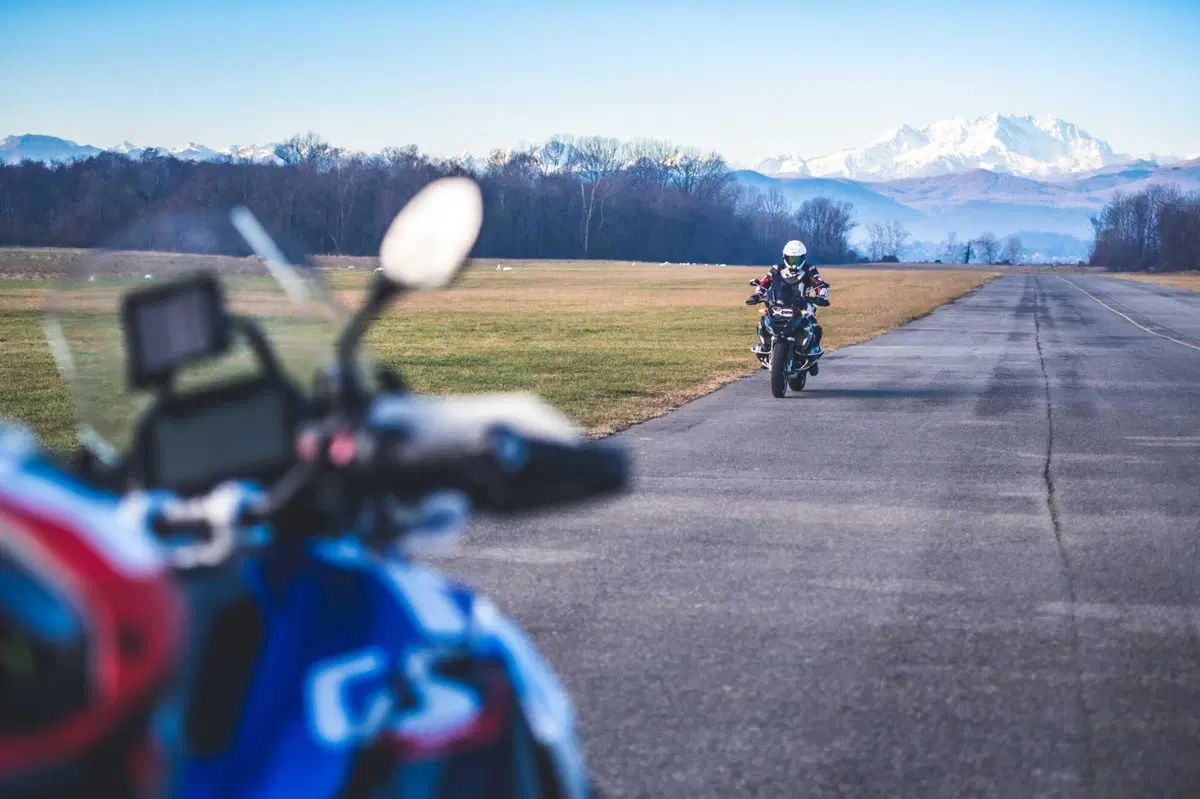 BMW R1300GS VS R1250GS, la SFIDA! Velocità, accelerazione, peso, consumi: tutta la verità [VIDEO] (8)
