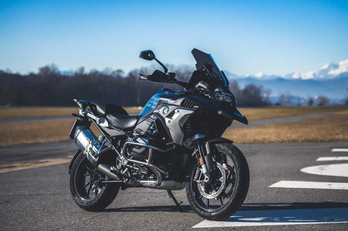 BMW R1300GS VS R1250GS, la SFIDA! Velocità, accelerazione, peso, consumi: tutta la verità [VIDEO] (10)