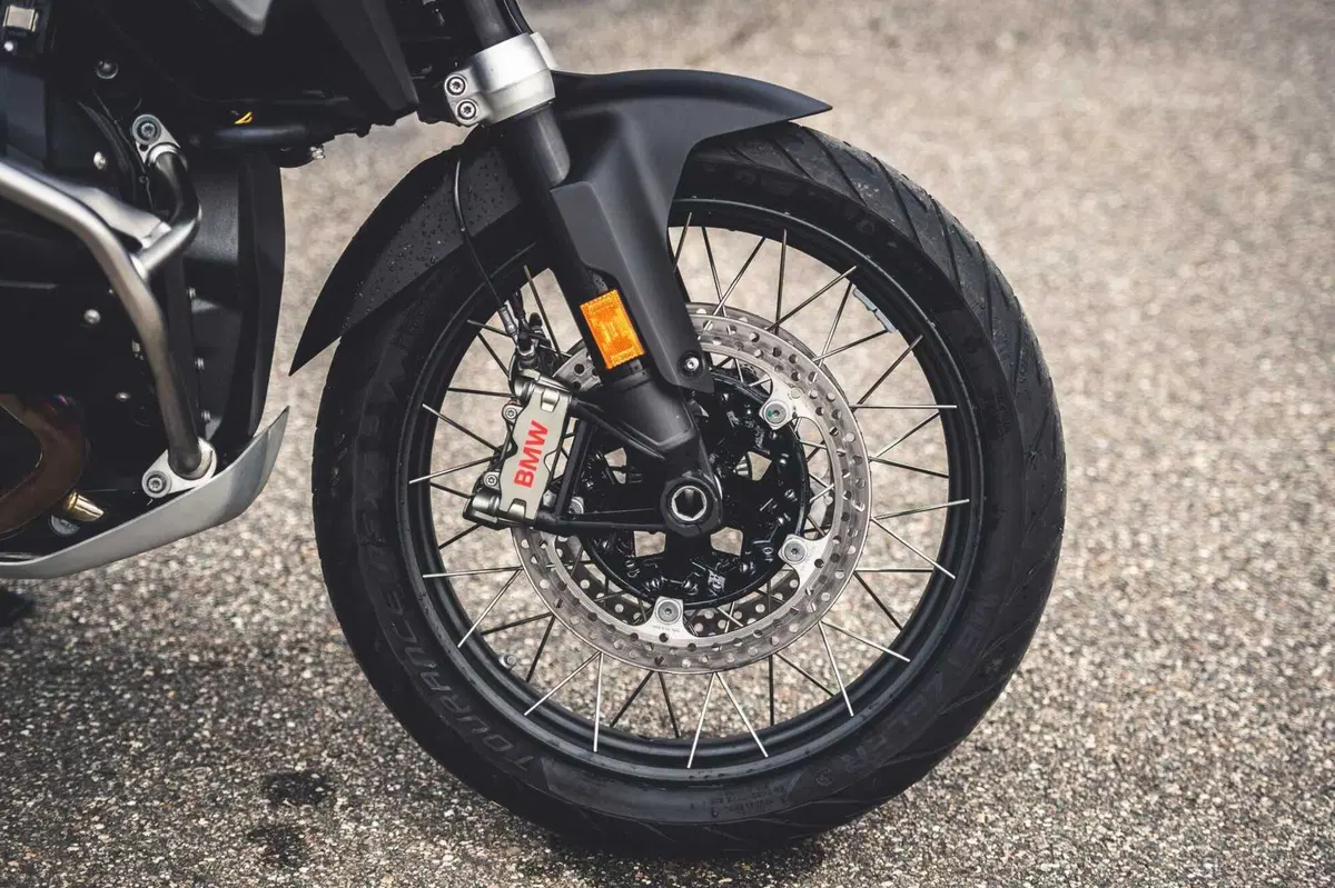 BMW R1300GS VS R1250GS, la SFIDA! Velocità, accelerazione, peso, consumi: tutta la verità [VIDEO] (27)