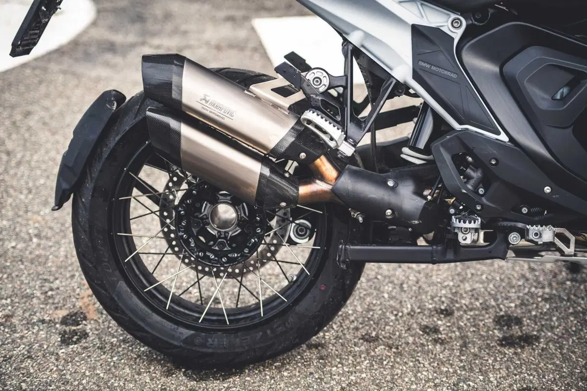 BMW R1300GS VS R1250GS, la SFIDA! Velocità, accelerazione, peso, consumi: tutta la verità [VIDEO] (28)