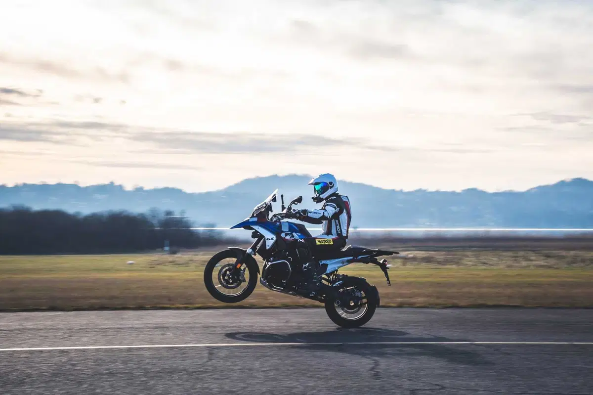 BMW R1300GS VS R1250GS, la SFIDA! Velocità, accelerazione, peso, consumi: tutta la verità [VIDEO] (59)