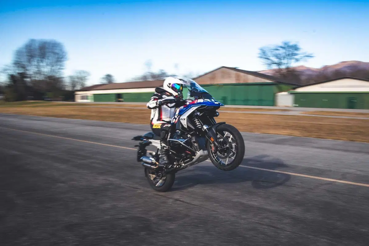 BMW R1300GS VS R1250GS, la SFIDA! Velocità, accelerazione, peso, consumi: tutta la verità [VIDEO] (60)