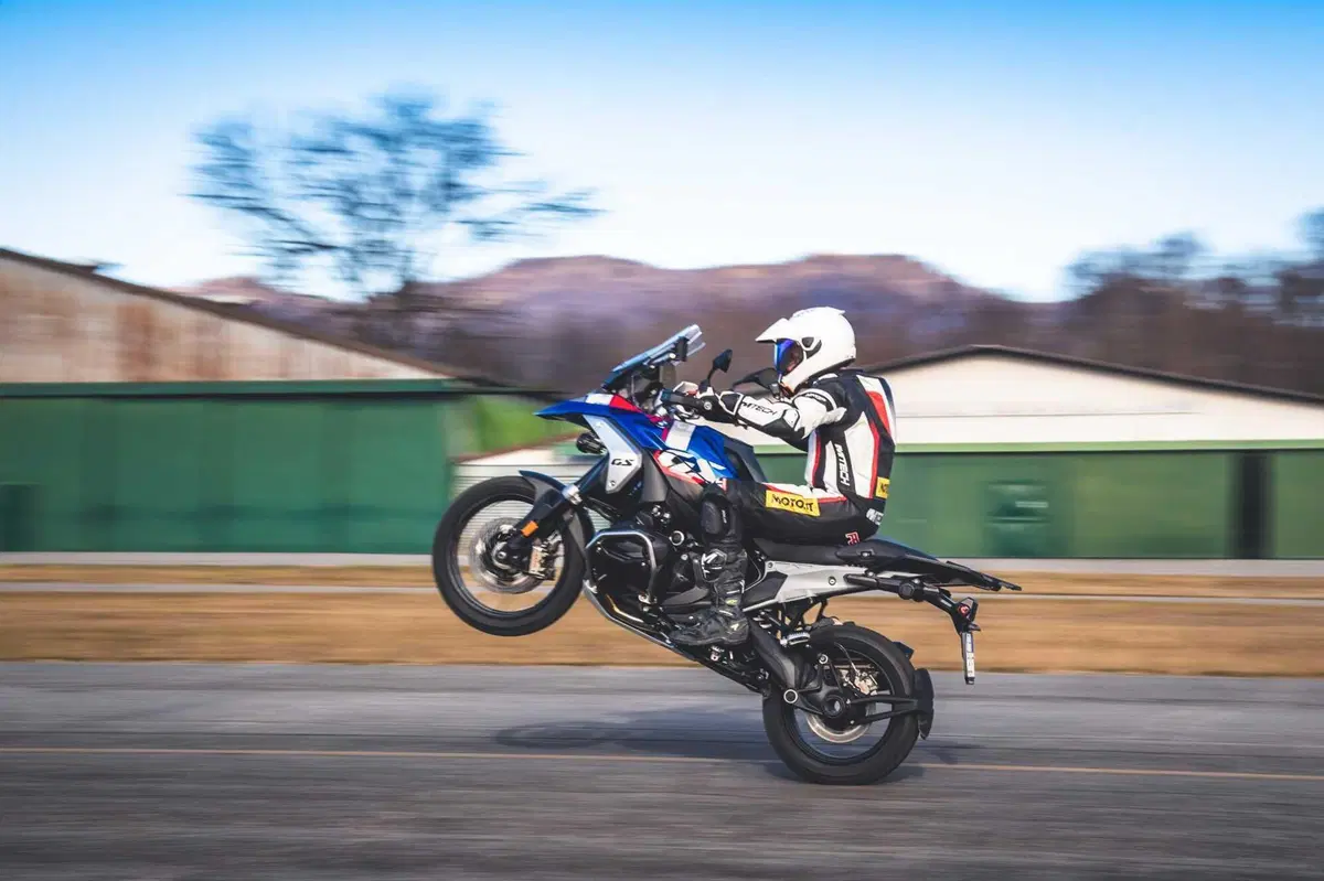 BMW R1300GS VS R1250GS, la SFIDA! Velocità, accelerazione, peso, consumi: tutta la verità [VIDEO] (62)