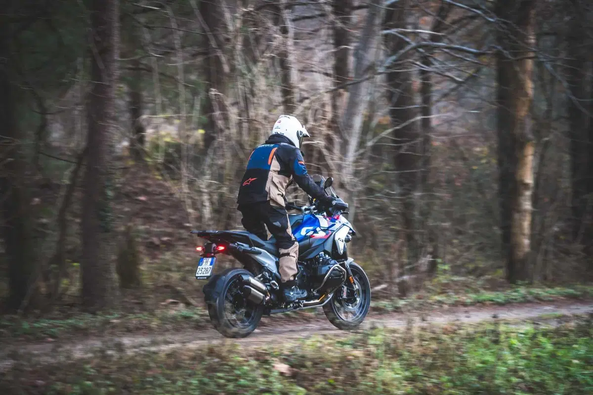 BMW R1300GS VS R1250GS, la SFIDA! Velocità, accelerazione, peso, consumi: tutta la verità [VIDEO] (79)