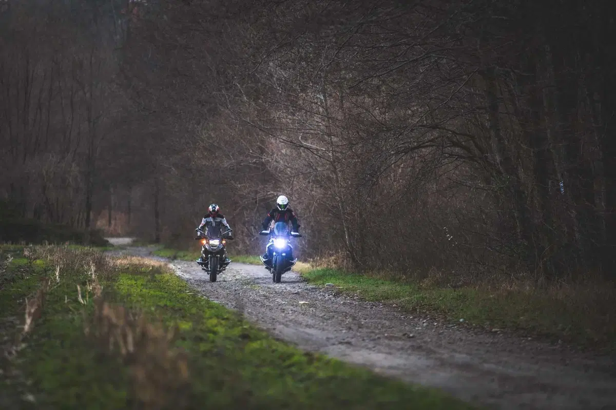 BMW R1300GS VS R1250GS, la SFIDA! Velocità, accelerazione, peso, consumi: tutta la verità [VIDEO] (83)